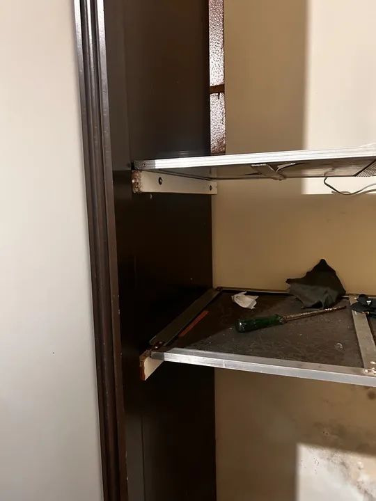 Guarda-Roupas de Madeira com 4 Portas - Foto 3