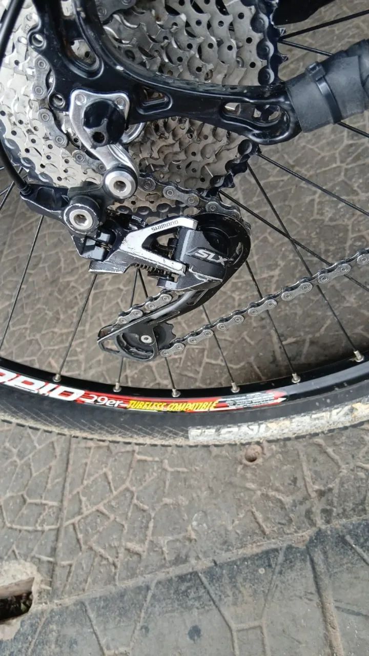 Bike Aro 29, Groove, Shimano SLX e Suspensão RockShox - Foto 4