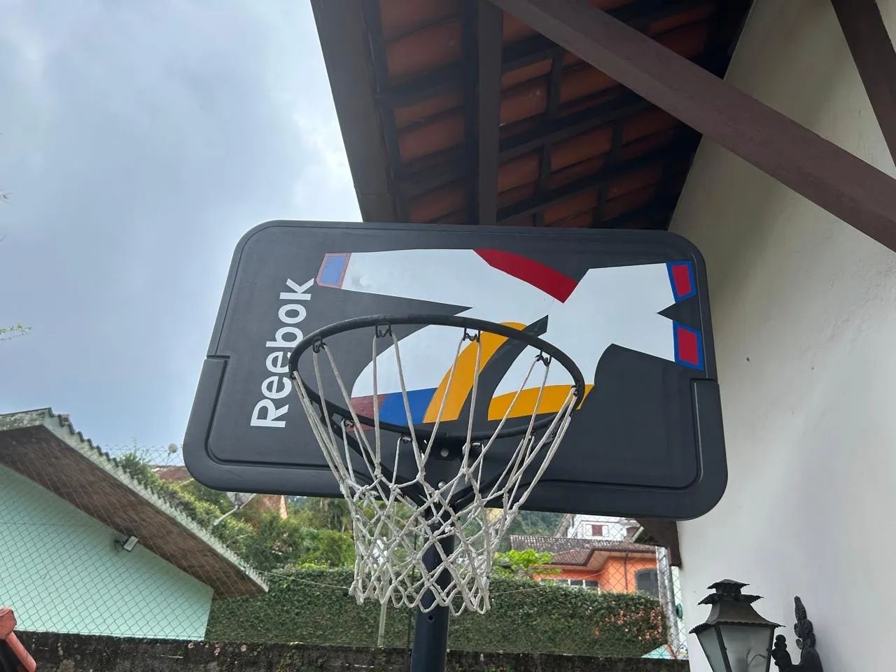 Cesta de Basquete Reebok - Usada - Foto 3