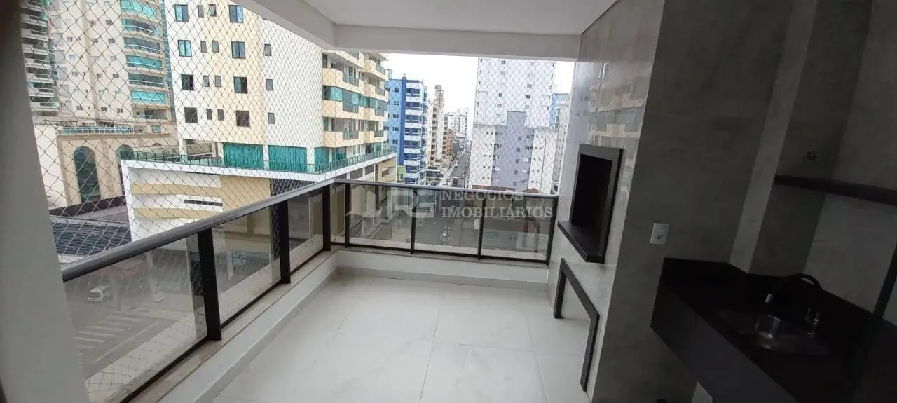 EXCELENTE OPORTUNIDADE EM MEIA PRAIA