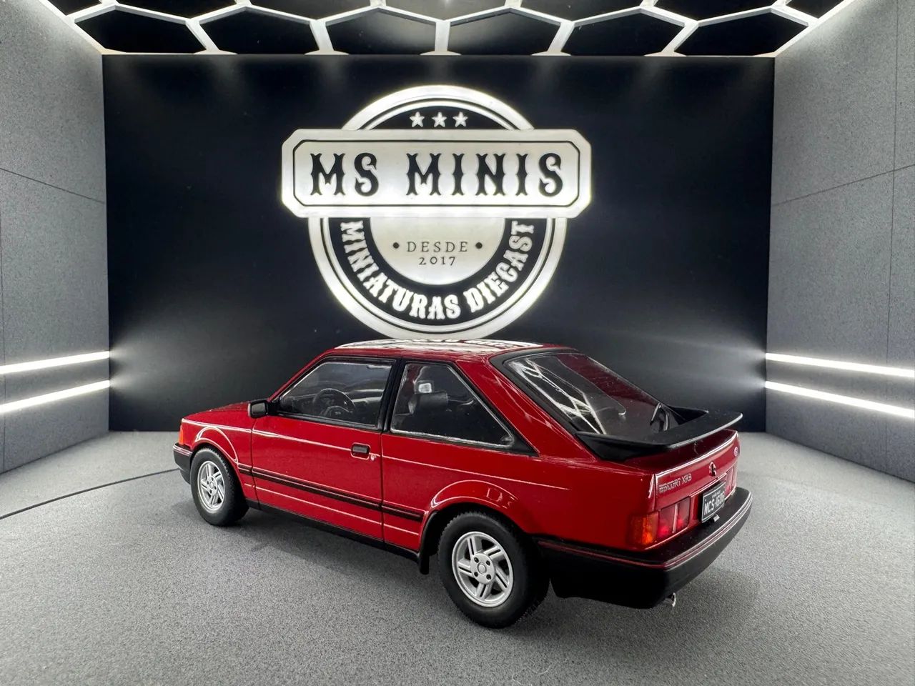 Miniatura Ford Escort XR3 1/24 California Classics - Foto 4