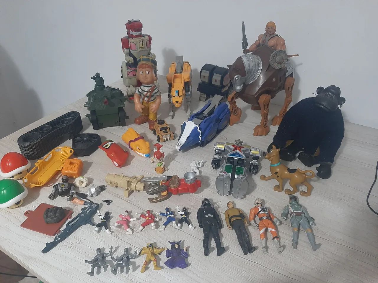 Lote de bonecos e brinquedos antigos 