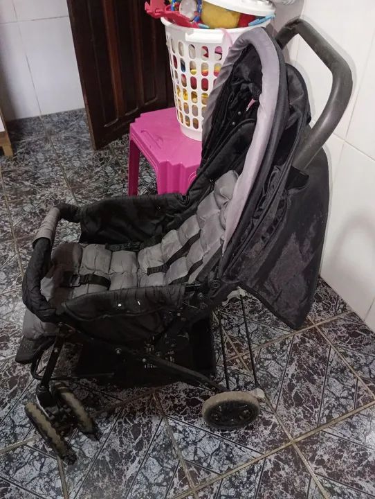 Carrinho de bebê usado