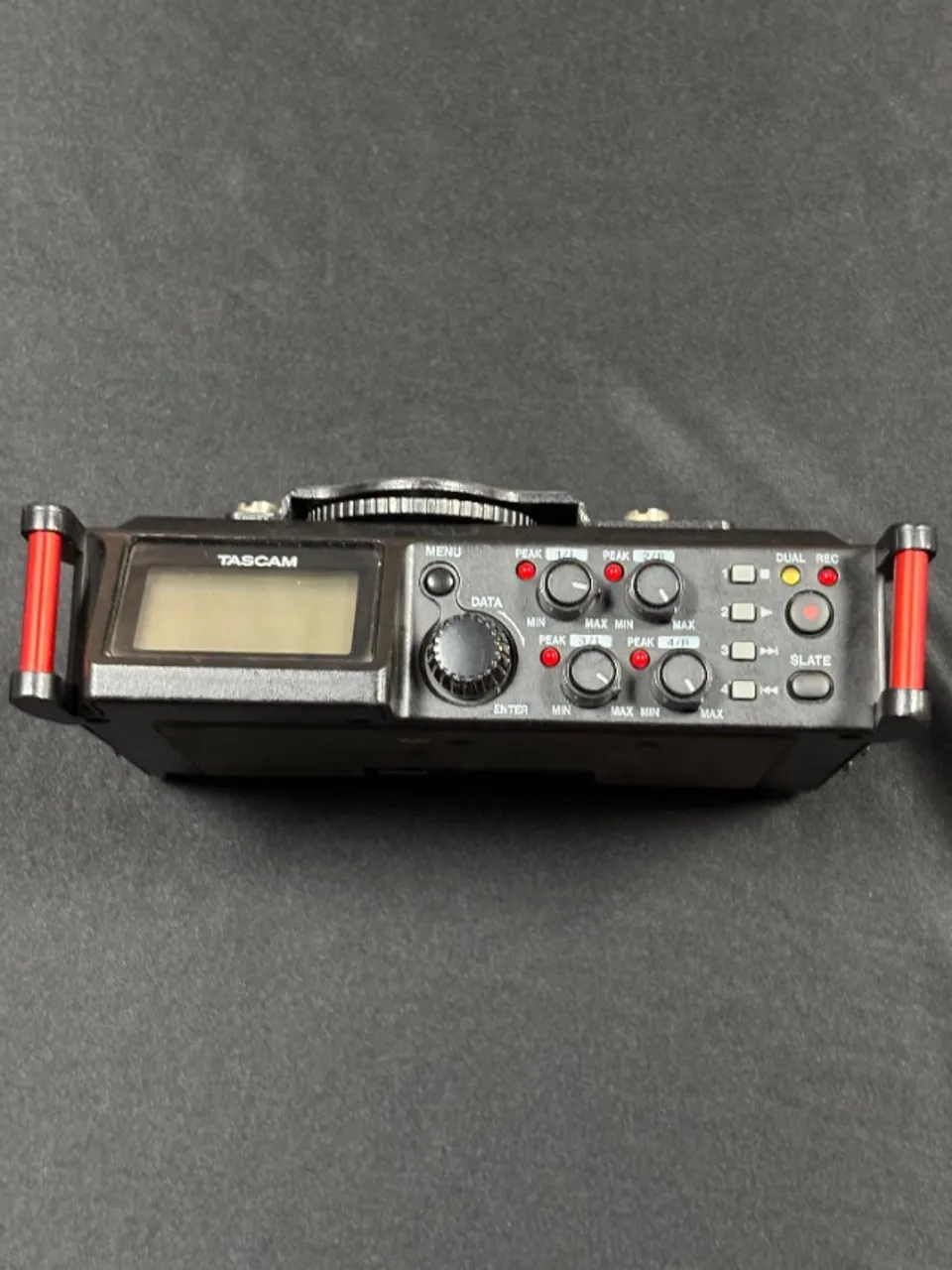 Gravador Tascam DR-70D 4 canais pra uso em podcast