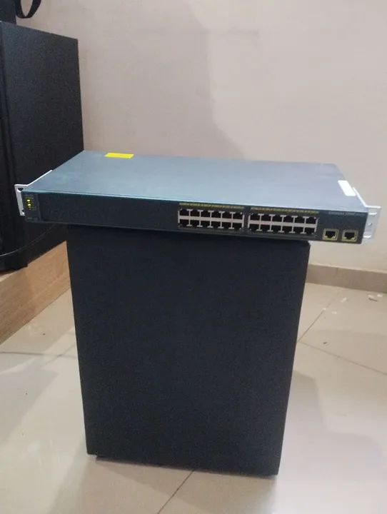 Switch Cisco Catalyst 2960 24p - Foto 3