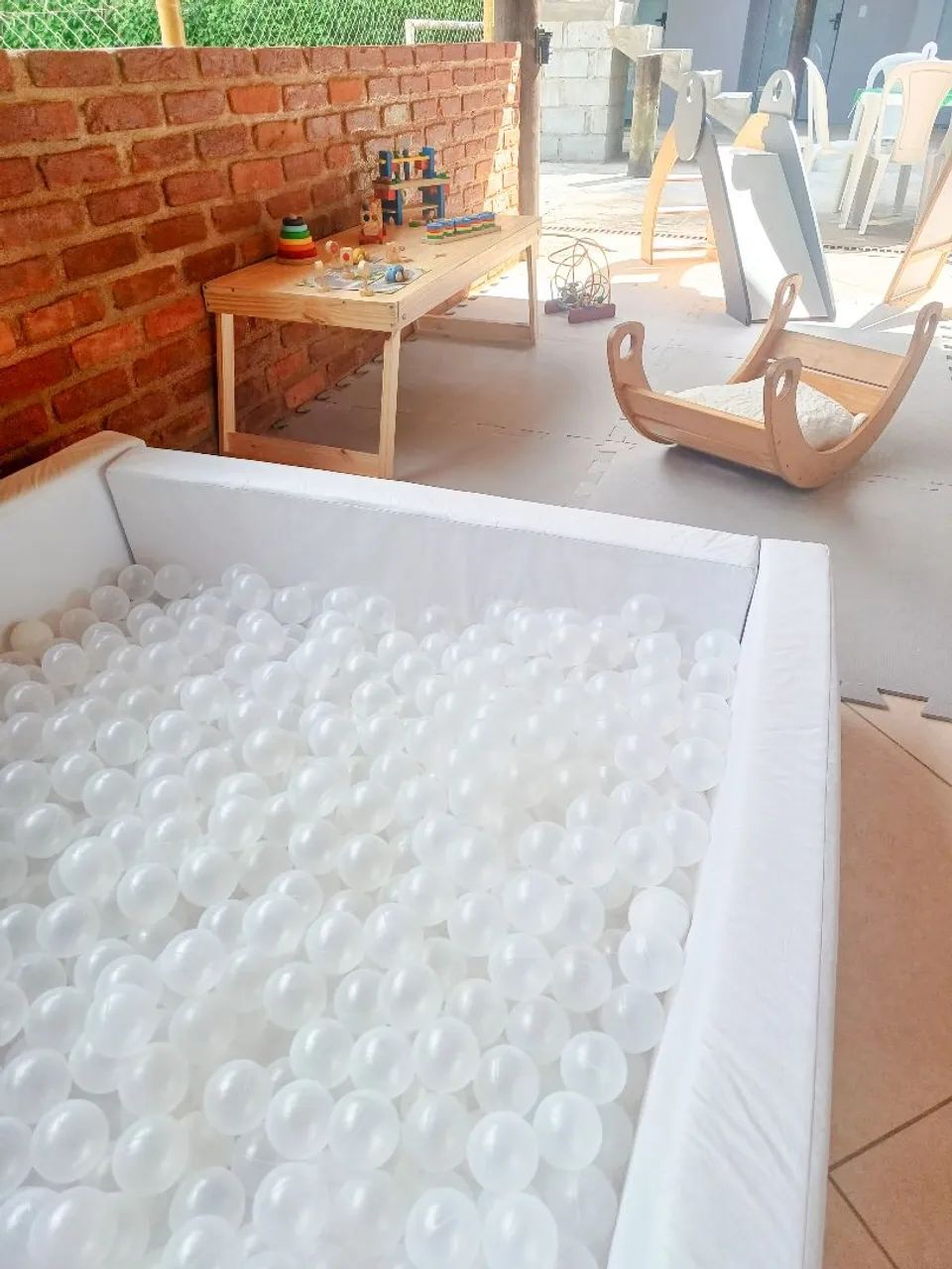 Piscina de bolinhas Branca - acompanha bolinhas transparentes