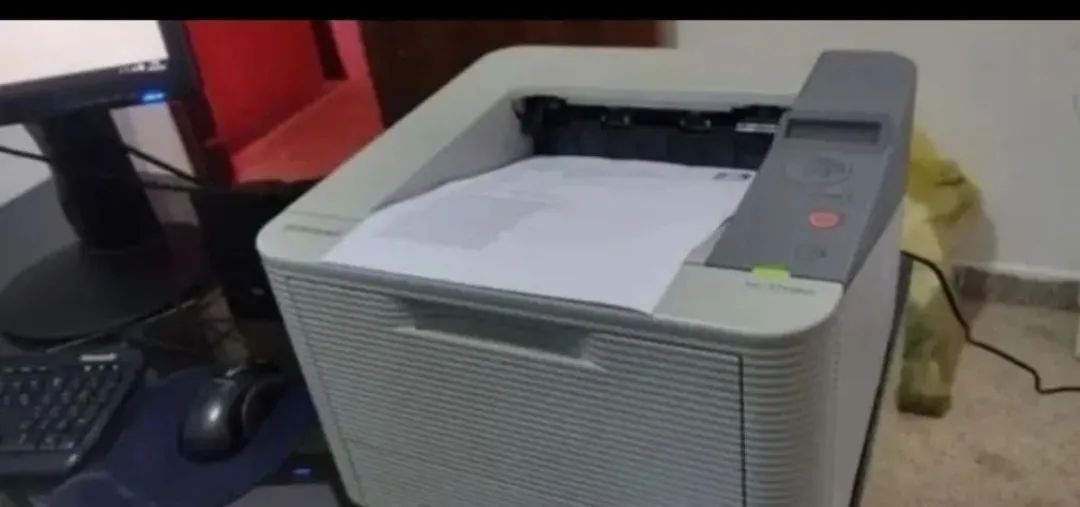 Impressora Samsung ml 3710nd bem conservada com toner  - Foto 2