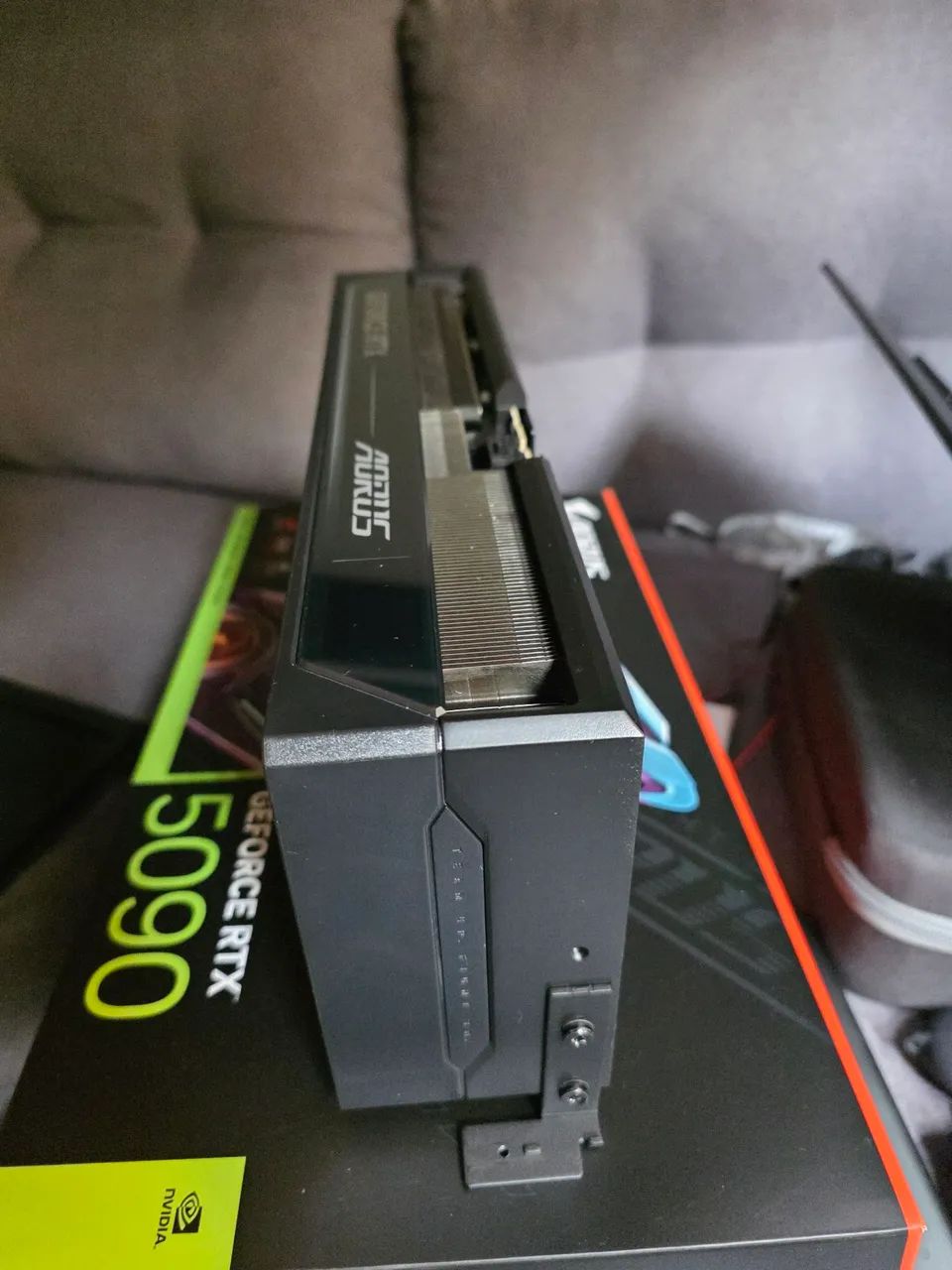 Rtx 5090 aorus master 32gb - Foto 4