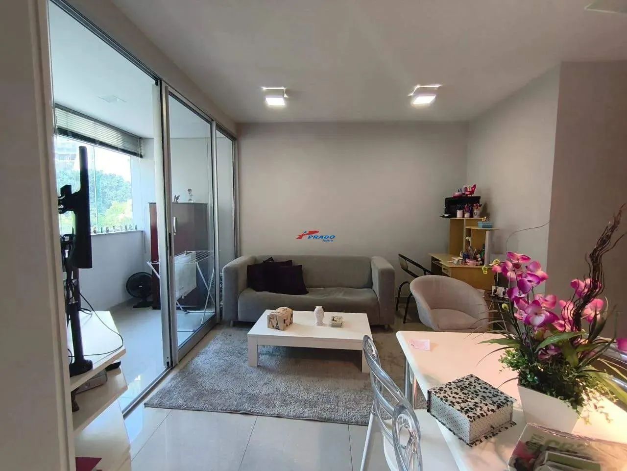 APARTAMENTO 2 QUARTOS, VARANDA, SUÍTE, PORT. 24HS, ACADEMIA, 2 VAGAS - Foto 3