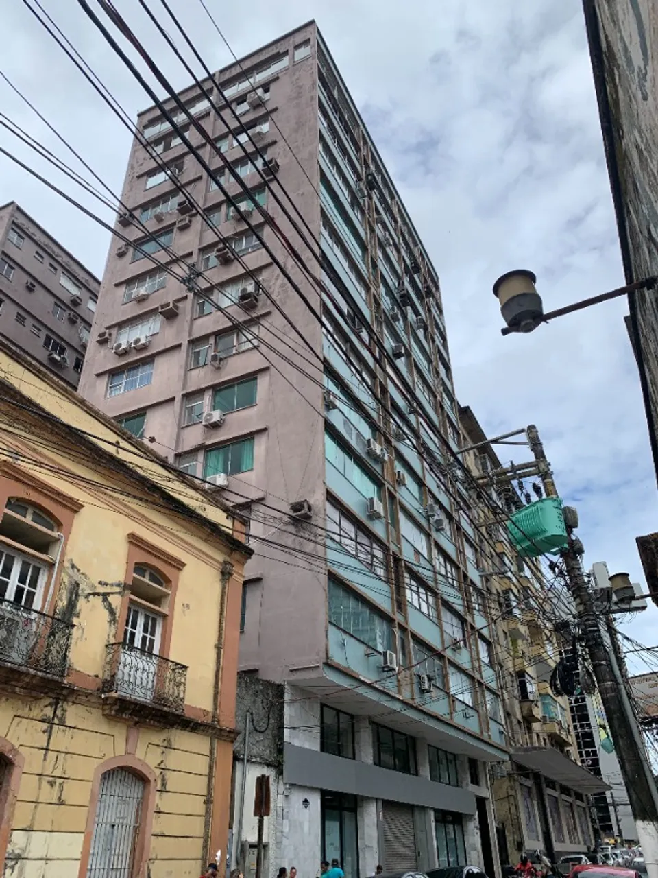 Sala Ed Antônio Velho 30m² c/ divisória portas e janelas blindex, 2 air-split, lavabo