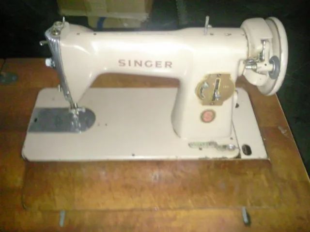 Maquina de costura Singer com gabinete completo, costura reta,  - Foto 2