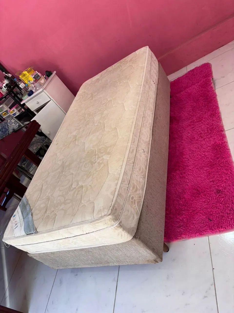 Single bed with spring mattress64341863527427121