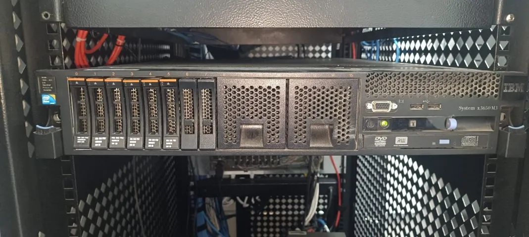 SERVIDOR IBM - System IBM x3650 M3