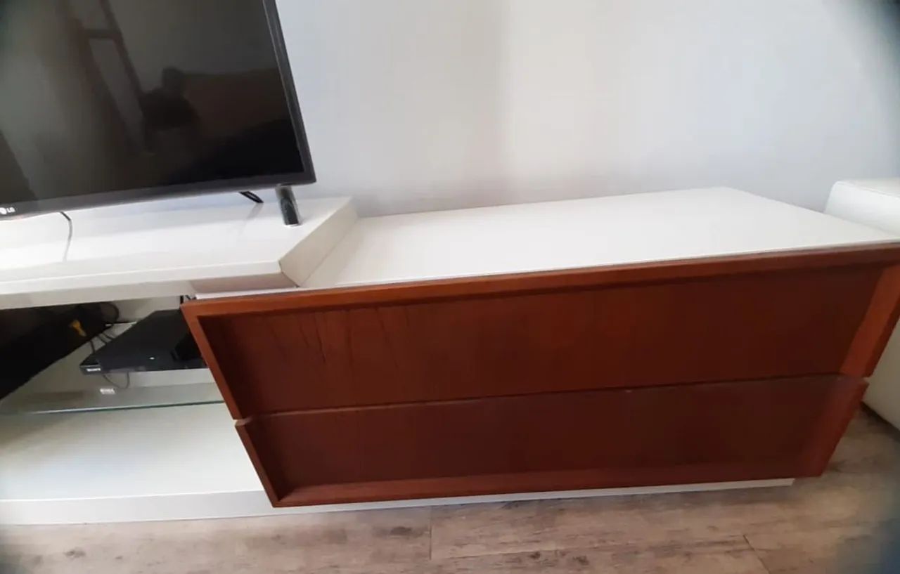 Rack para TV em laca, moderno e espaçoso - Foto 4