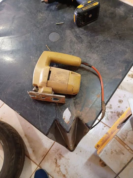 Variados  parafusadeira 4 lixadeira 1 aspirador de pó 1 tufão  serra de bancada por 1300  - Foto 3