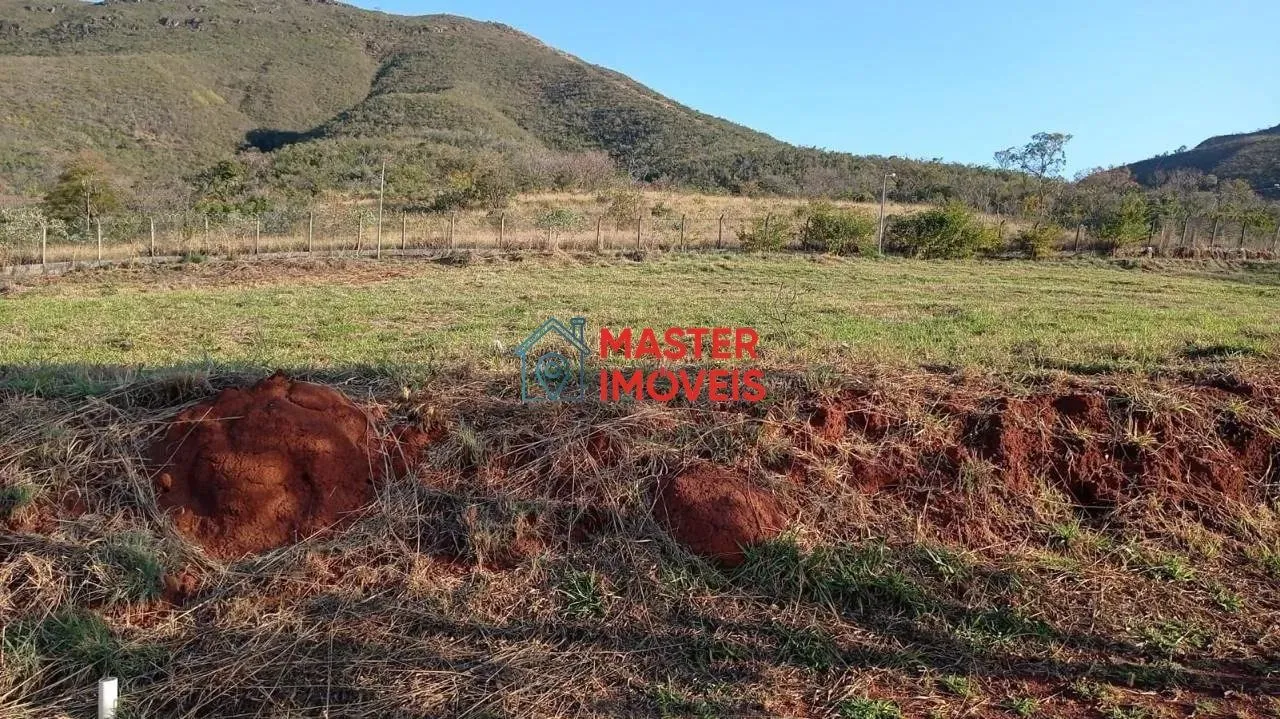 LOTE DE 1.000 m² EM CONDOMÍNIO FECHADO