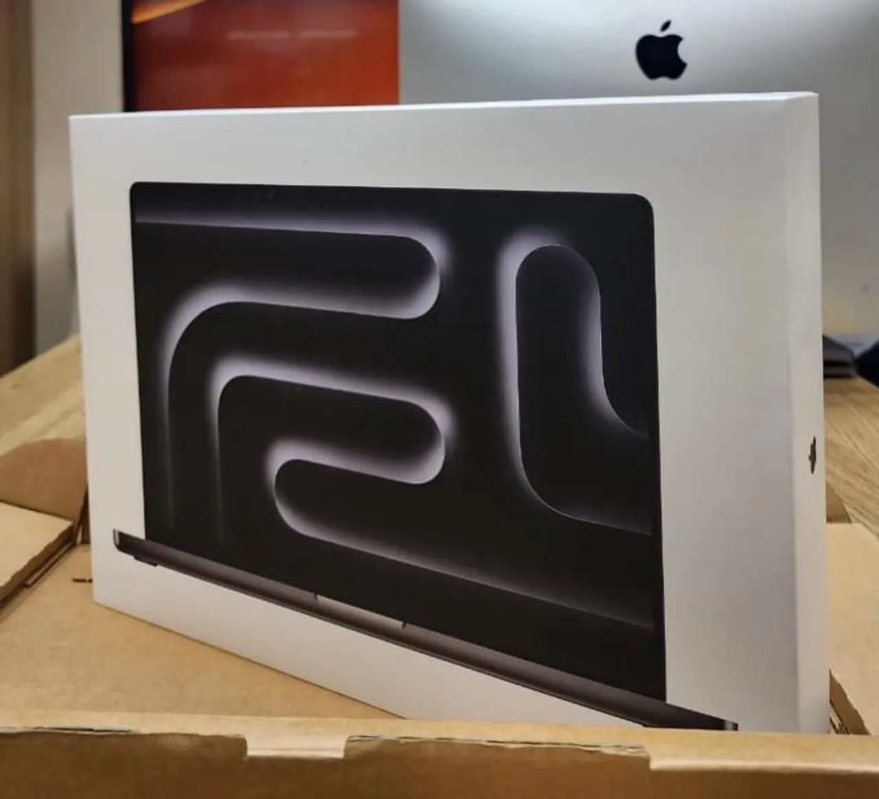 MacBook Pro M4 Pro 16.2? 2024 24GB/ 512SSD, Silver, lacrado.