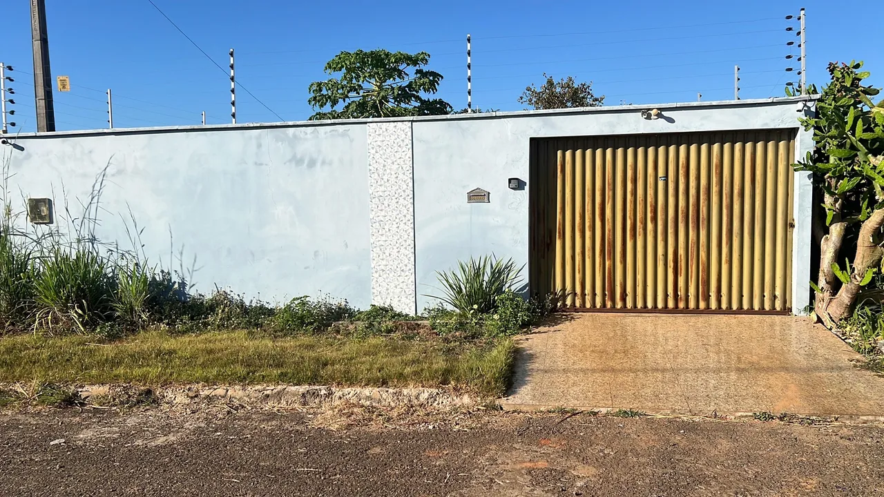 Casa na beira do lago. Luzimangues..