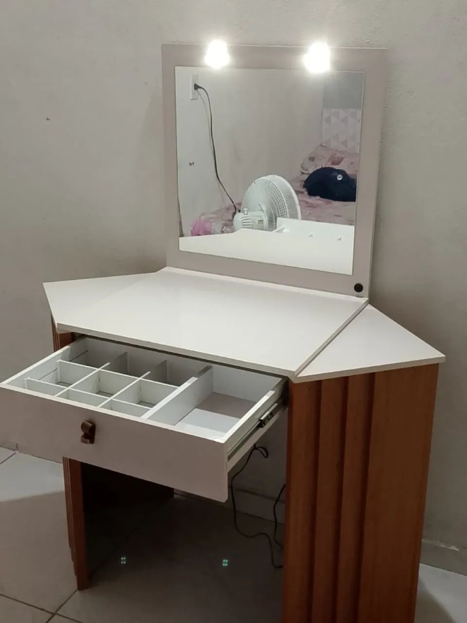 Penteadeira Camarim de com Espelho e Gaveta