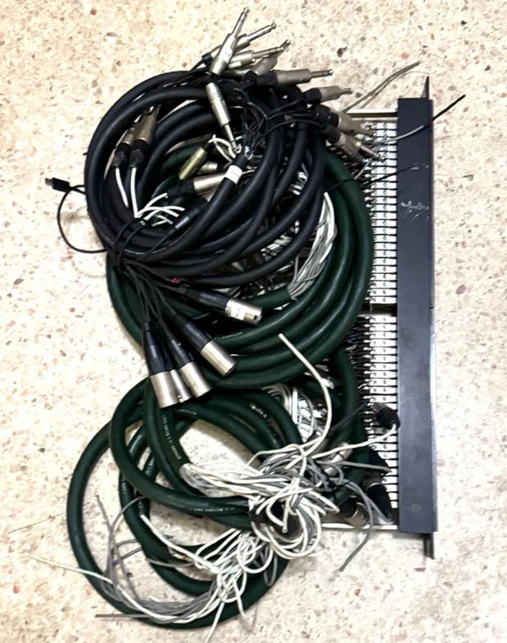 Patchbay Switchcraft Switchcraft TTP96ASFNX 96 pontos TT com solda Lug E/S com multicabos  - Foto 5