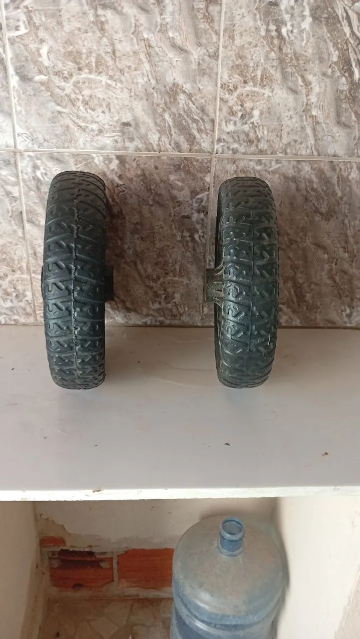 Rodas para carrinho de mão semi-novo