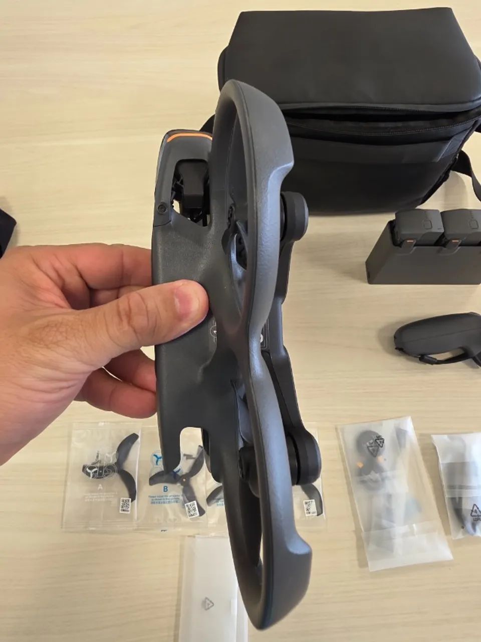 Drone Dji Avata 2 com bag, 3 baterias conforme foto Sem Oculos Googles 3 - Foto 6