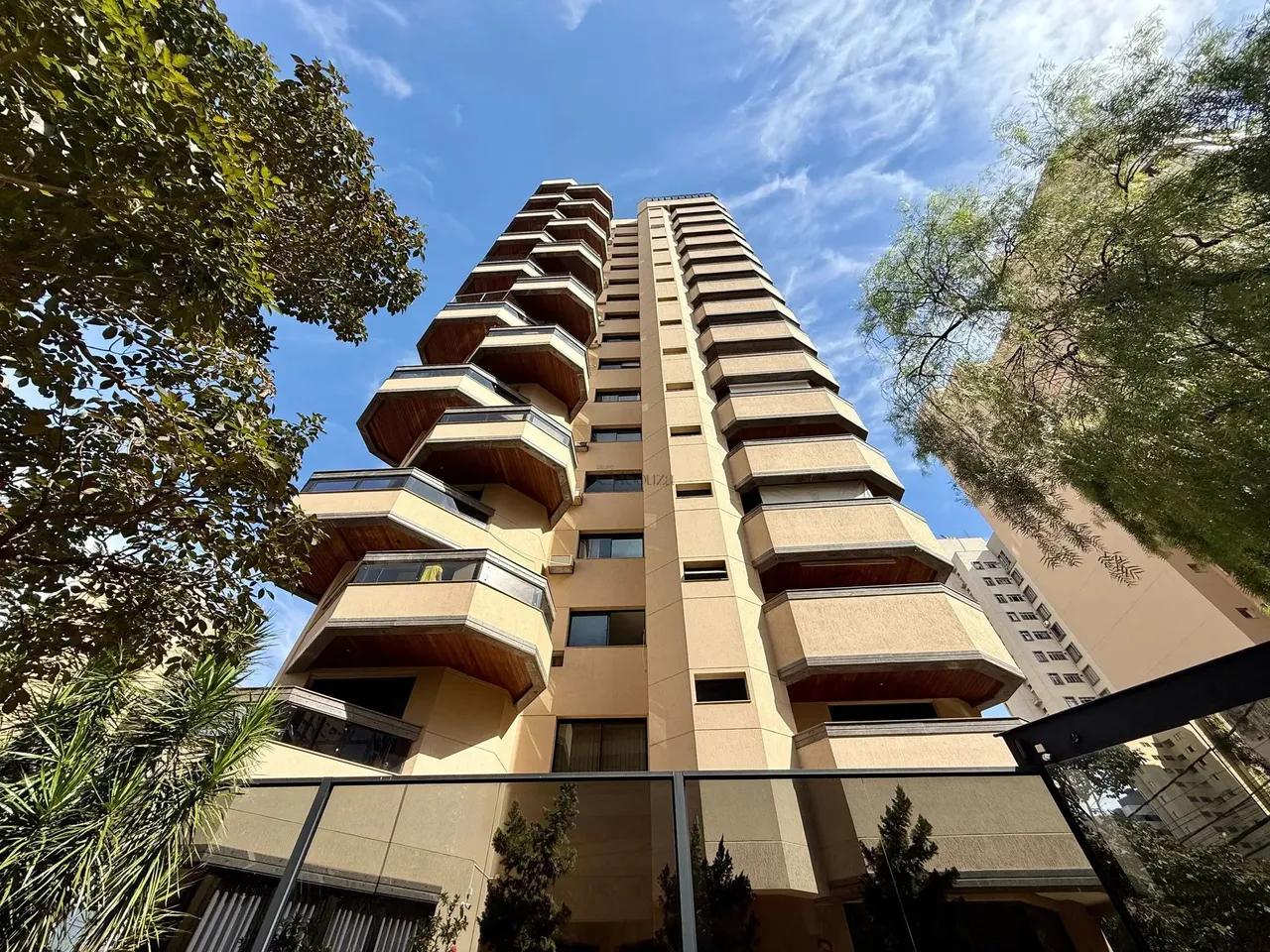 Apartamento com 5 dormitórios - Centro Jardins