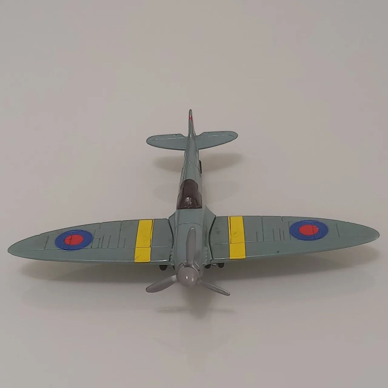 Miniatura Avião Spitfire P9363