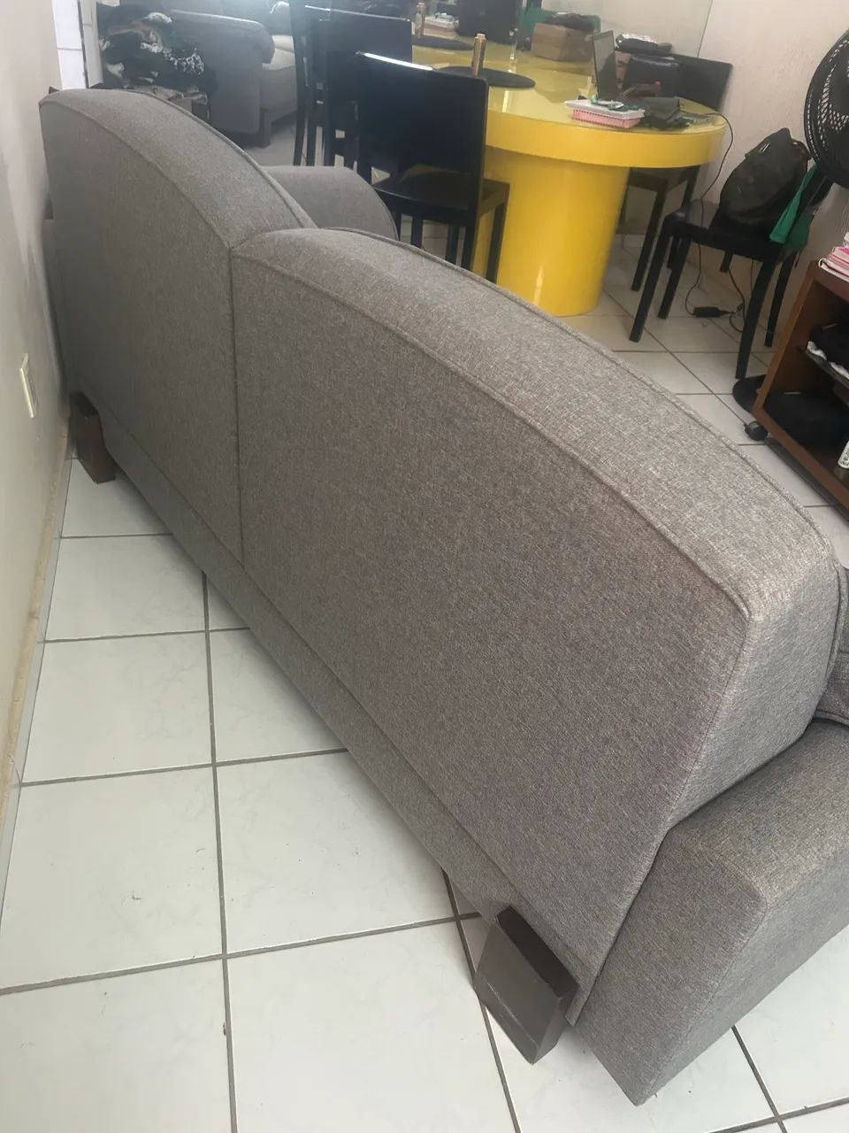 SOFÁ 3 LUGARES SEMI NOVO - Foto 2