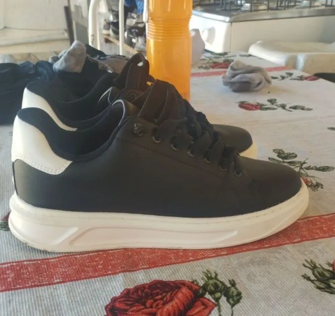 Tênis casual zara preto com solado branco
