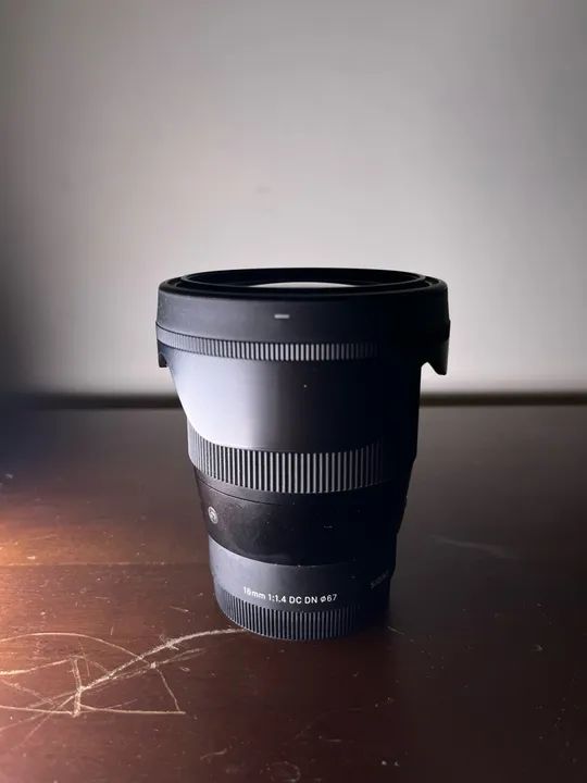 Lente Sigma 16mm f/1.4 DC DN para Câmeras Sony E-Mount