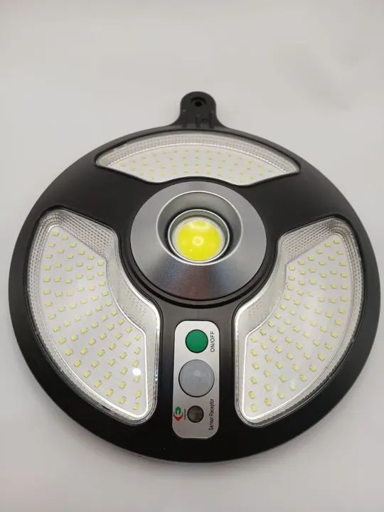 Luminária solar com sensor de movimento e controle remoto. - Foto 3