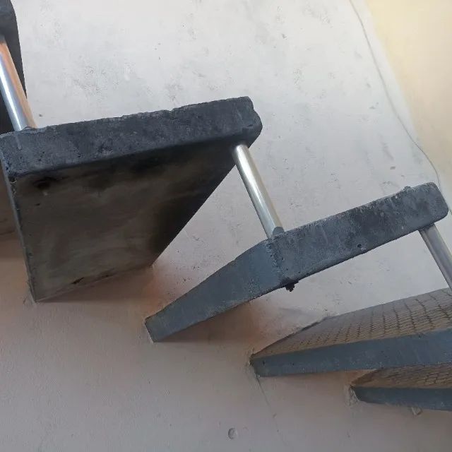 Escada pré montada, aceito proposta e troca dependendo.