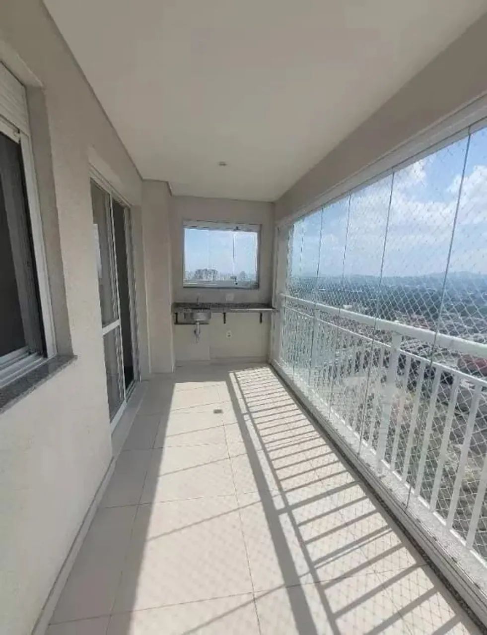 Apartamento ao lado do shopping metrô Tatuapé. 01 dormitório, sala, cozinha, banheiro, áre