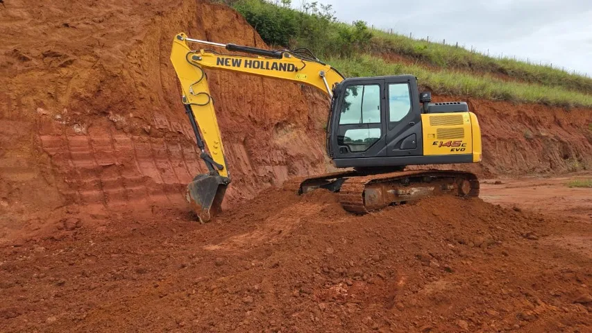 ESCAVADEIRA NEW HOLLAND 145 EVO
