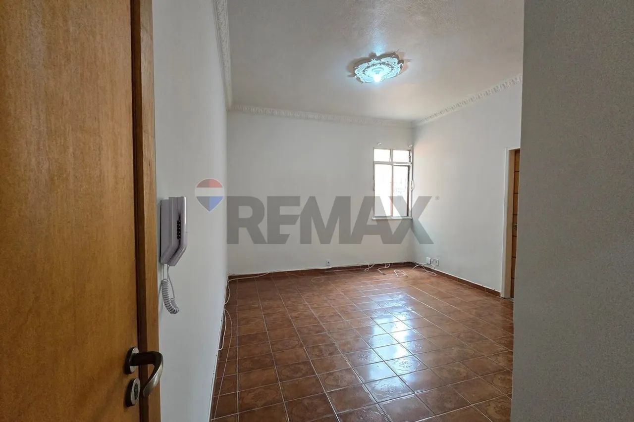 Apartamento Térreo de 2 Quartos, Recém-Reformado e com Vaga - Foto 2