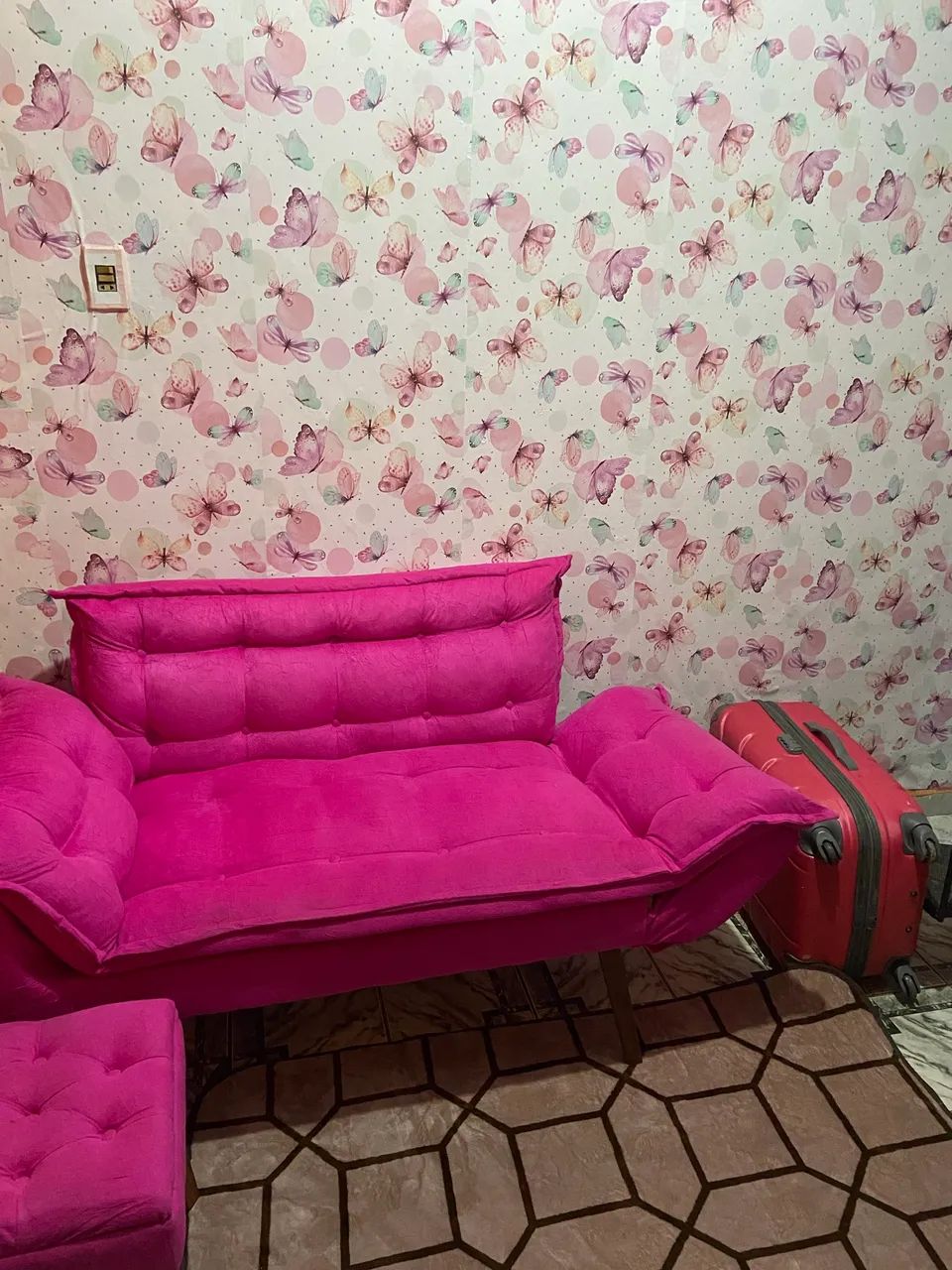 Sofá Rosa 2 lugares com Puff 65163269422082121
