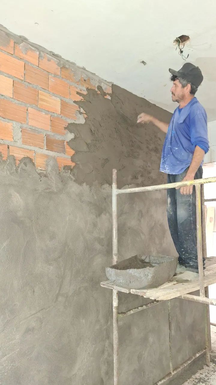 PEDREIRO DISPONÍVEL 