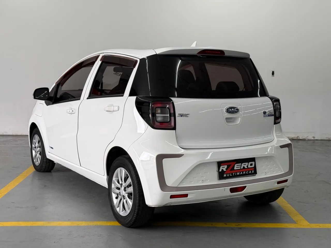 JAC E-JS1 62cv 5P Aut. (elétrico) 2023 - Foto 2