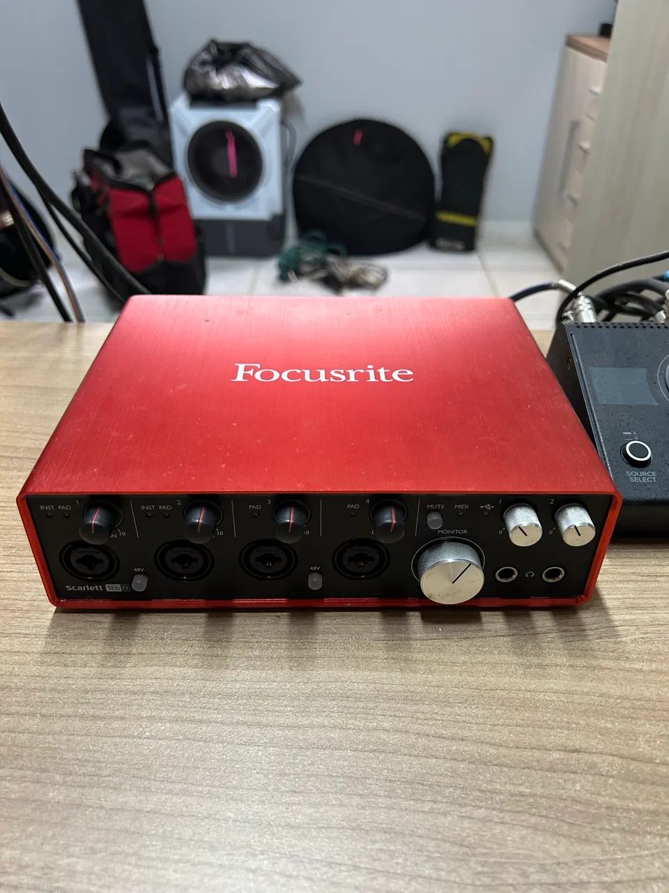 Interface de Áudio Focusrite Scarlett 18i8 (3ª Geração)