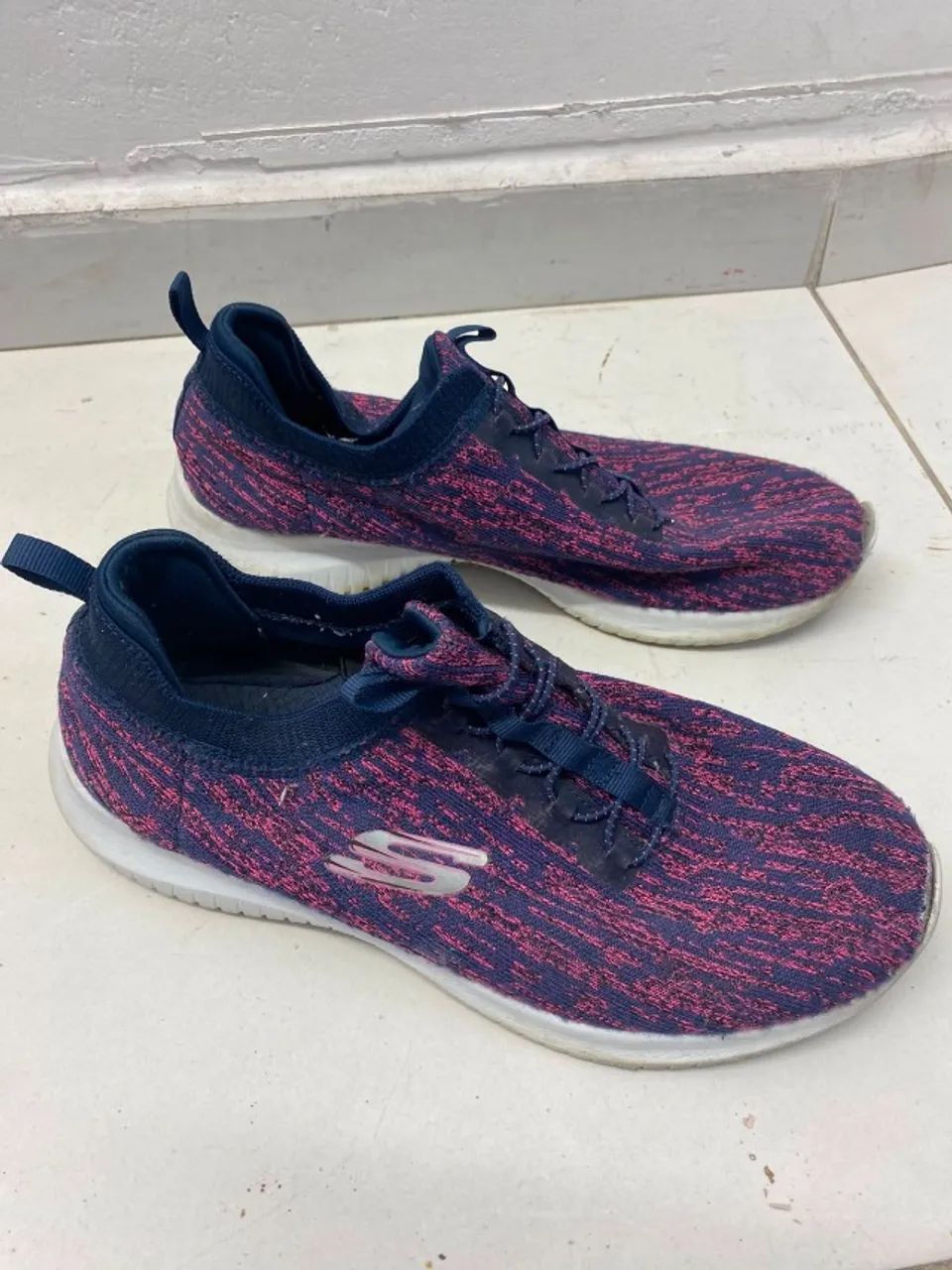 Tênis Skechers Rosa com roxo