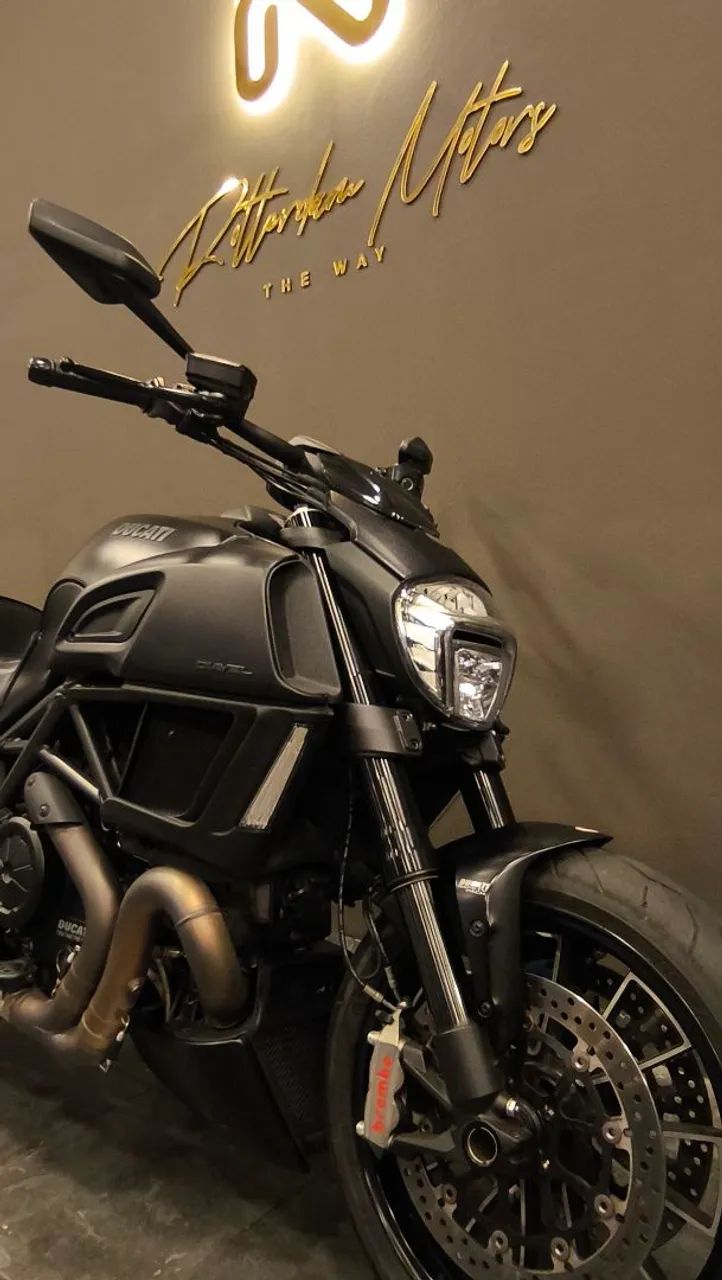 Diavel Dark 1200 - Foto 3