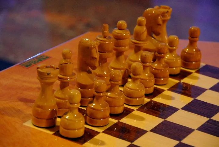 Mesa de Jogo Dama e Xadrez em Madeira - BrinqueLazer - Foto 2