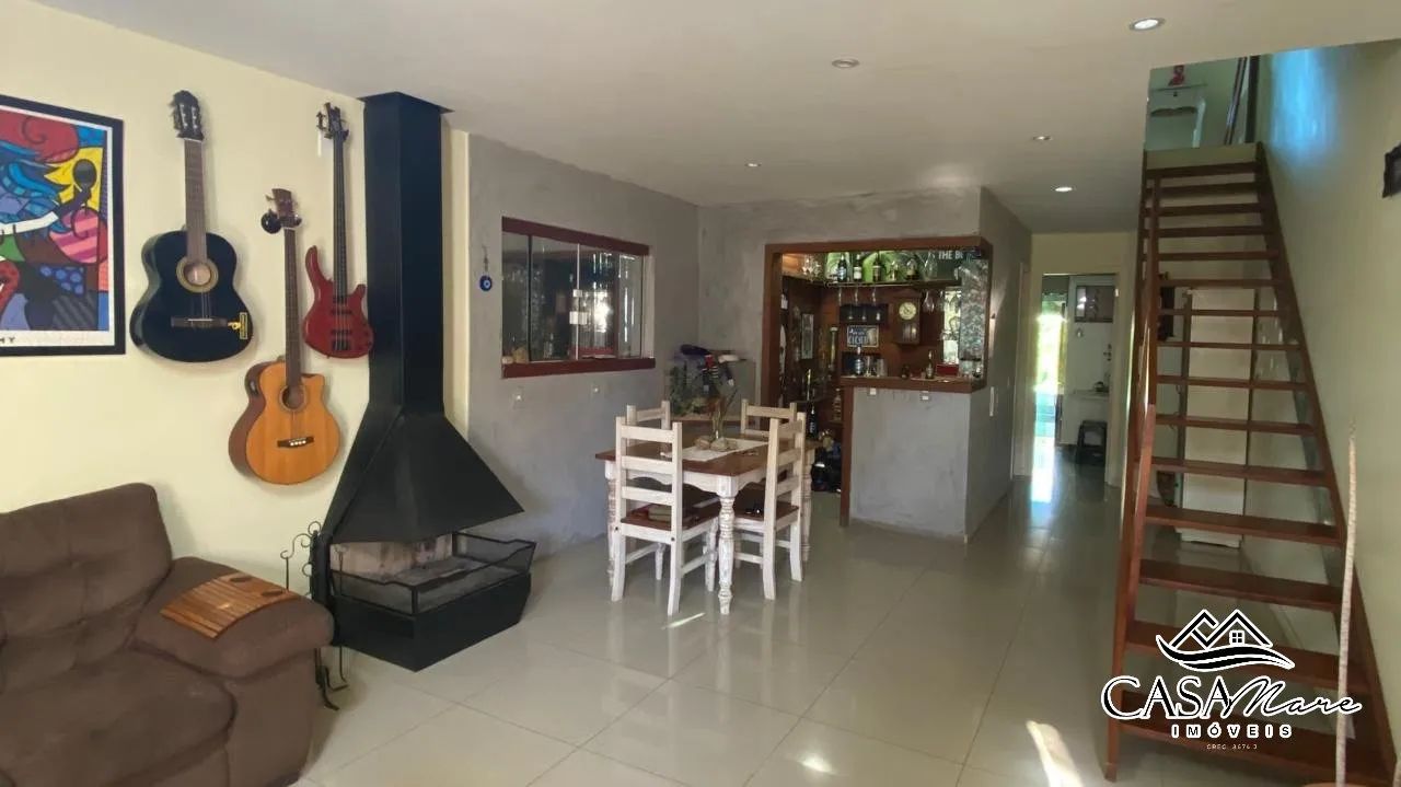 Casa à venda em condomínio no Campeche, Florianópolis - Com piscina e hidromassagem
