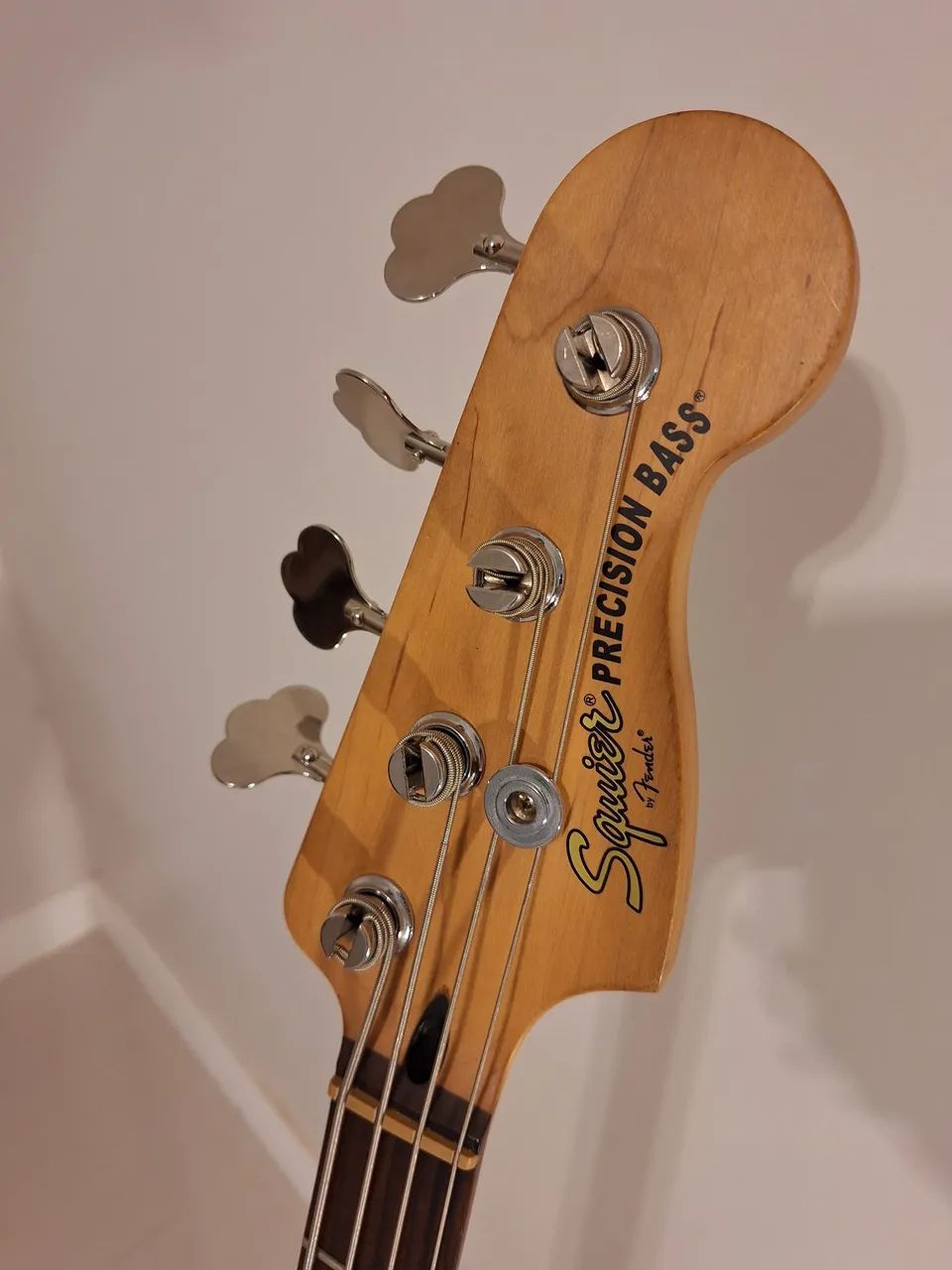 squier precision bass
