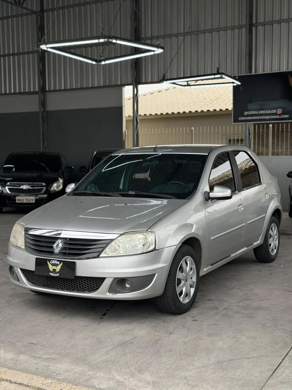 Renault Logan Expression Hi-flex 1.6 8V 4P 2013