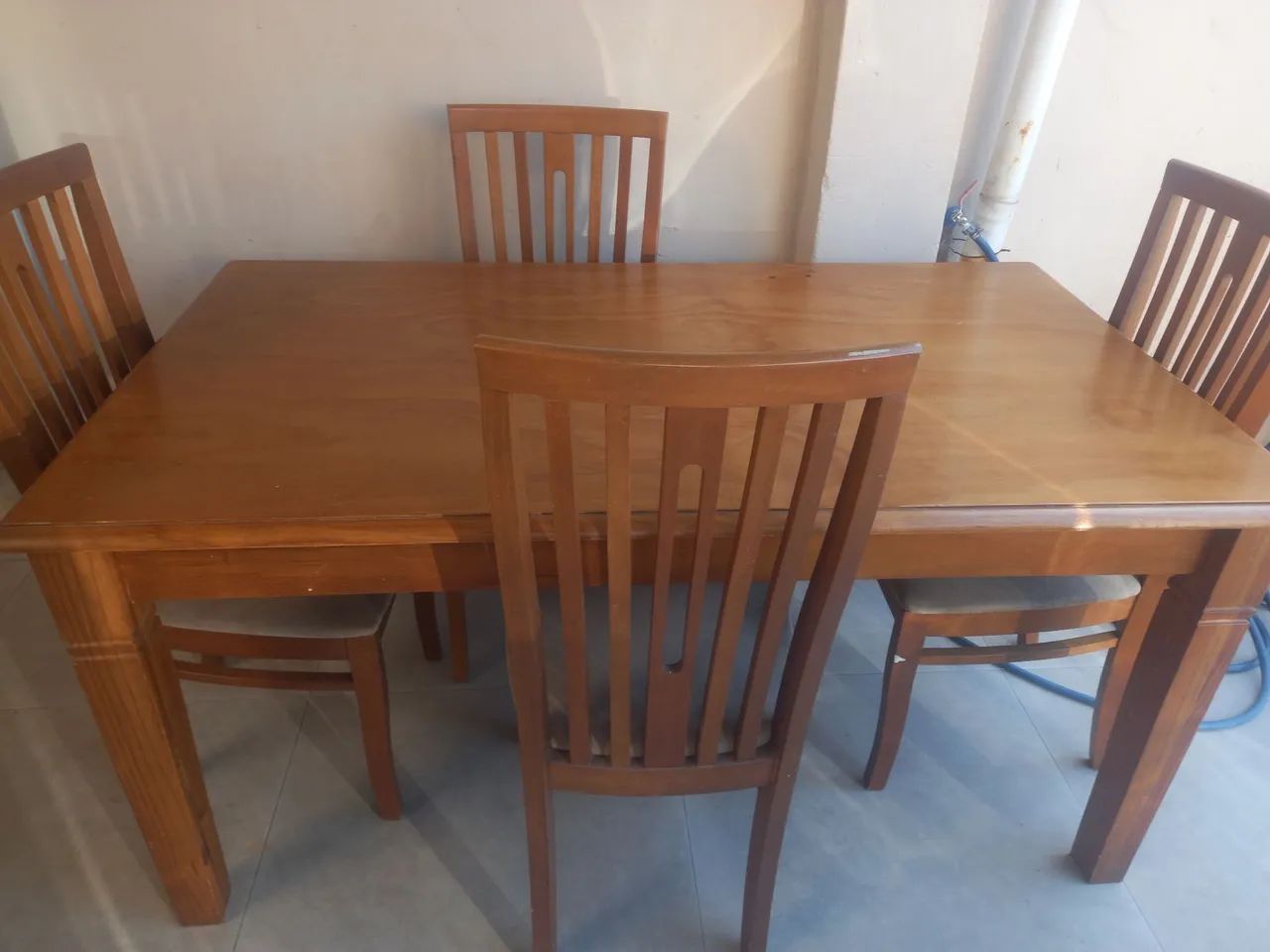 Mesa de madeira 4 lugares  - Foto 2