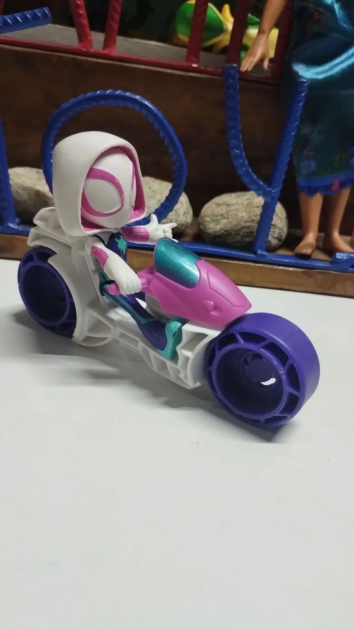 Ghost-Spider com Motocicleta 