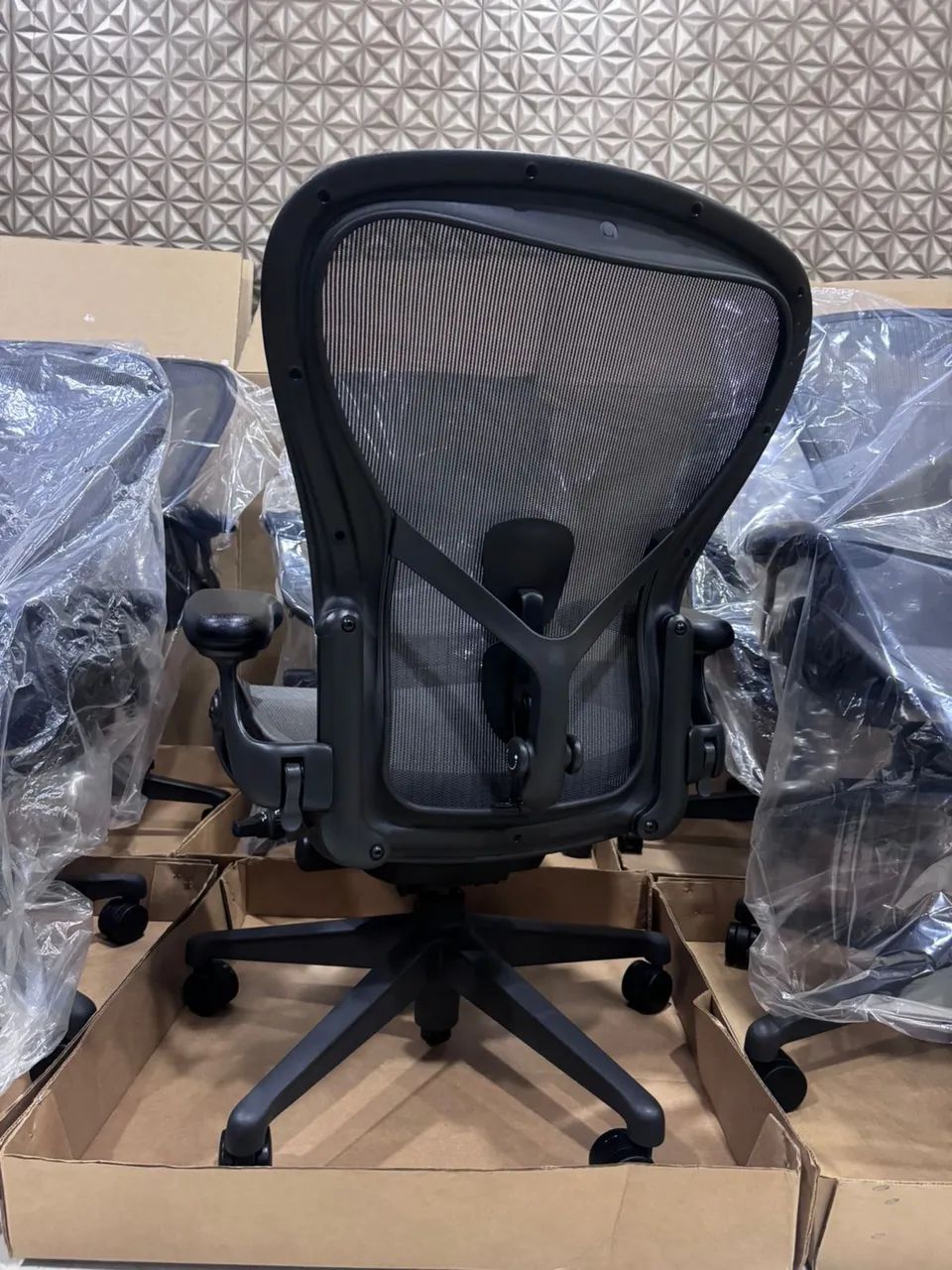 Cadeira herman miller new aeron C completa 2024 super nova  - Foto 5