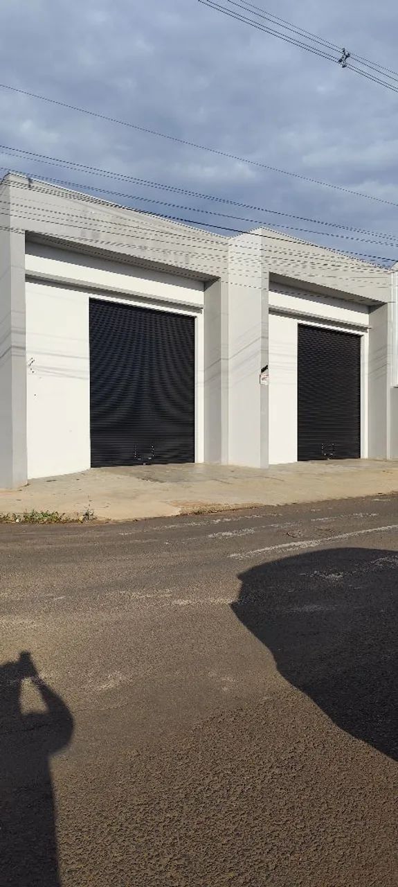 Barracão comercial em ótima localização em sarandi tratar * Luciano 